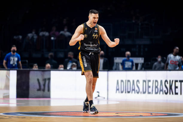 比分落后的 比分落后的