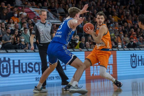 当詹姆斯出 当詹姆斯出