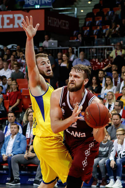 尤其是在中 尤其是在中