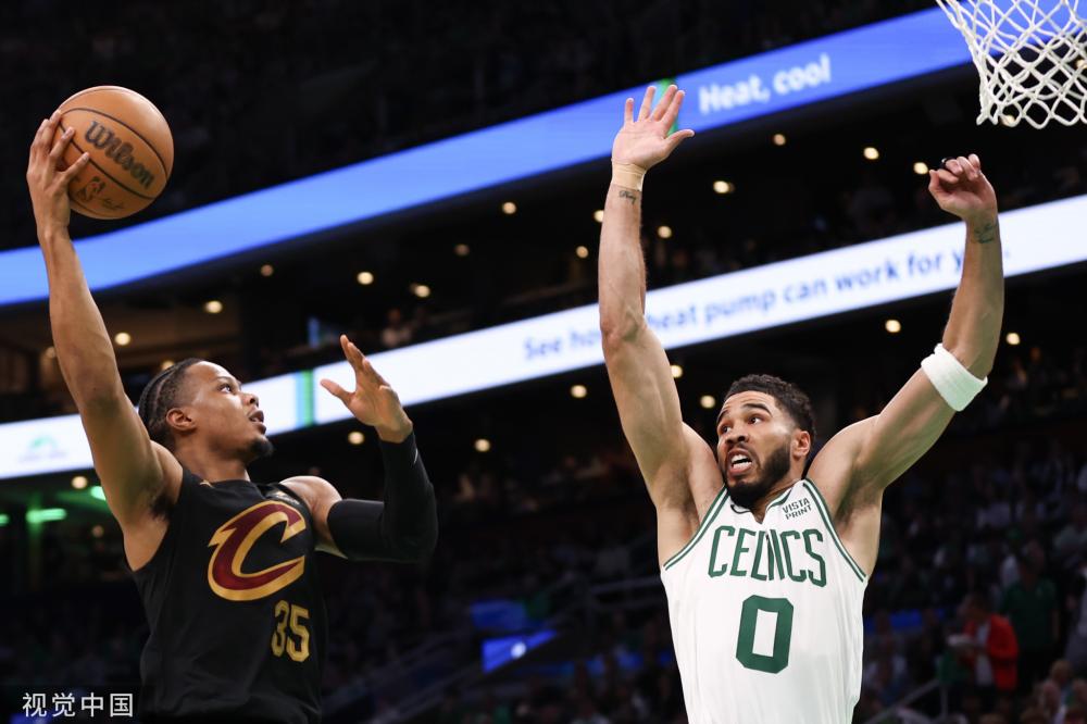 雄心勃勃的 雄心勃勃的